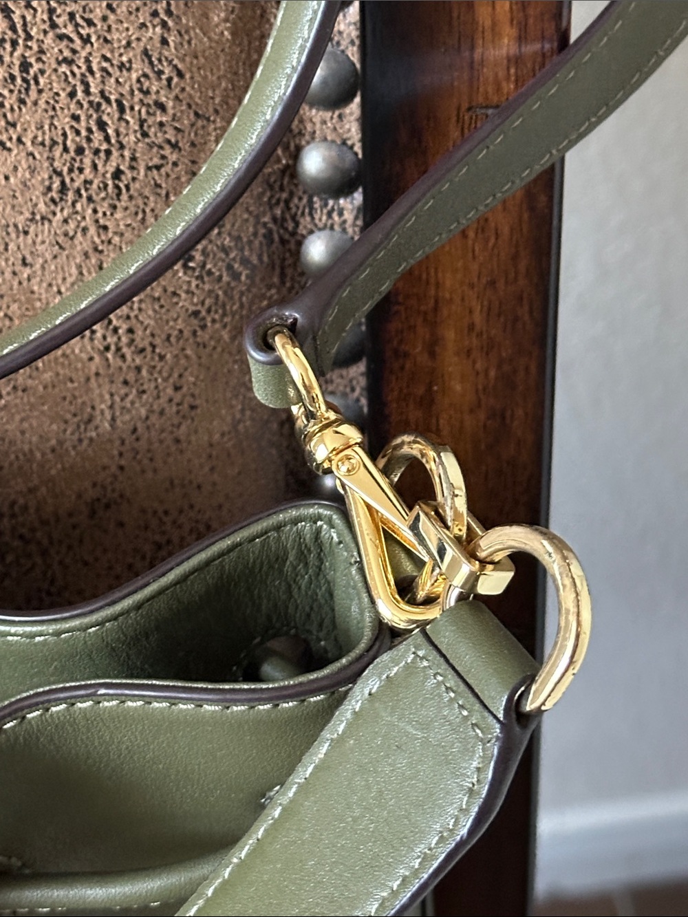 Lauren Ralph Lauren Green Leather Drawstring Bucket Shoulder Bag Gold Hardware - Picture 5 of 15